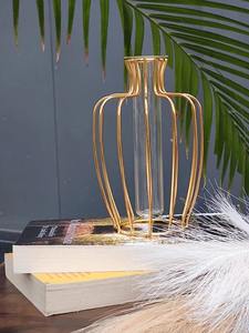 Vase à fleurs en cuivre avec fond rond et finition brillante revêtue de laque, parfait pour les intérieurs d'hôtels de luxe - Product Image 3