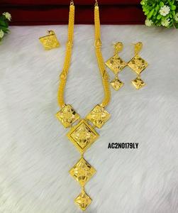 Ensemble de colliers de créateur classiques pour femmes bijoux en laiton plaqué or avec chaîne de boîte à motif de fleurs pour cadeau de fête d'anniversaire de mariage - Product Image 2