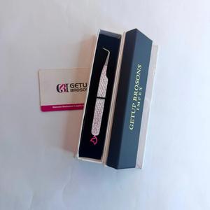 Pince à épiler pour extensions de cils, logo personnalisé OEM, 90 degrés, type L, anti-magnétique, durable, longueur 10 mm, finition pailletée rose - Product Image 1
