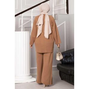 ชุดสูทถักคู่กับรายละเอียดผ่าสีแทน - Product Image 3