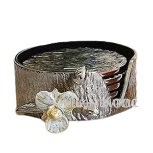 Sous-verres ronds en aluminium plaqué argent, lot de 4, avec motif floral fantaisie, tapis et coussinets décoratifs pour la maison - Product Image 1