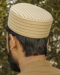 Casquette de prière islamique cousue classique pour hommes avec finition intérieure douce idéale pour les longues occasions religieuses et le namaz quotidien - Product Image 5