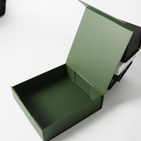 Boîte-cadeau haut de gamme vert foncé avec couvercle à fermeture magnétique Laminage mat et doublure en éponge Emballage élégant avec insert