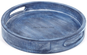 Elegante bandeja blanca de tres niveles con diseño elegante y mango de metal, ideal para presentar postres y aperitivos - Product Image 4