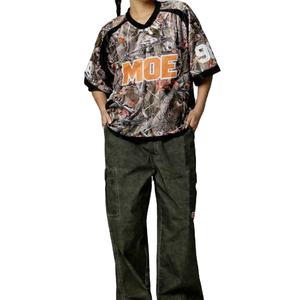 เสื้อเจอร์ซีย์อเมริกันฟุตบอลตาข่ายขายส่ง ลายพราง ยูนิเซ็กซ์ ทรงโอเวอร์ไซส์ สตรีทแวร์ แขนสั้น รับผลิตแบบ OEM ODM แบรนด์ส่วนตัว สหรัฐอเมริกา - Product Image 6