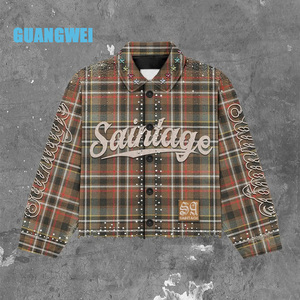 ชุดเซ็ตเสื้อเชิ้ตและกางเกงขาสั้นลายสก็อตย้อนยุคผ้าฝ้ายแท้ 100% สำหรับผู้ชาย แบบสั่งทำพิเศษ ตกแต่งด้วยตัวอักษรประดับเพชร พิมพ์ลายแบบวินเทจ ดีไซน์ขาดๆ แบบดิสเทรส แห้งเร็ว - Product Image 3