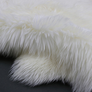 豪華な白いシープスキンの超柔らかい長い髪のふわふわのモンゴルの子羊の毛皮 - Product Image 3