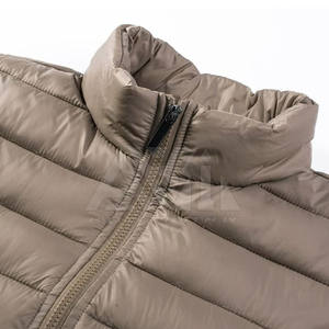 Chaqueta de Invierno para Hombre de Alta Calidad y Bajo Precio, Cuello Alto, Logotipo Frontal, Ecológica, Transpirable, Diseño Único, Contraste de Color - Product Image 3