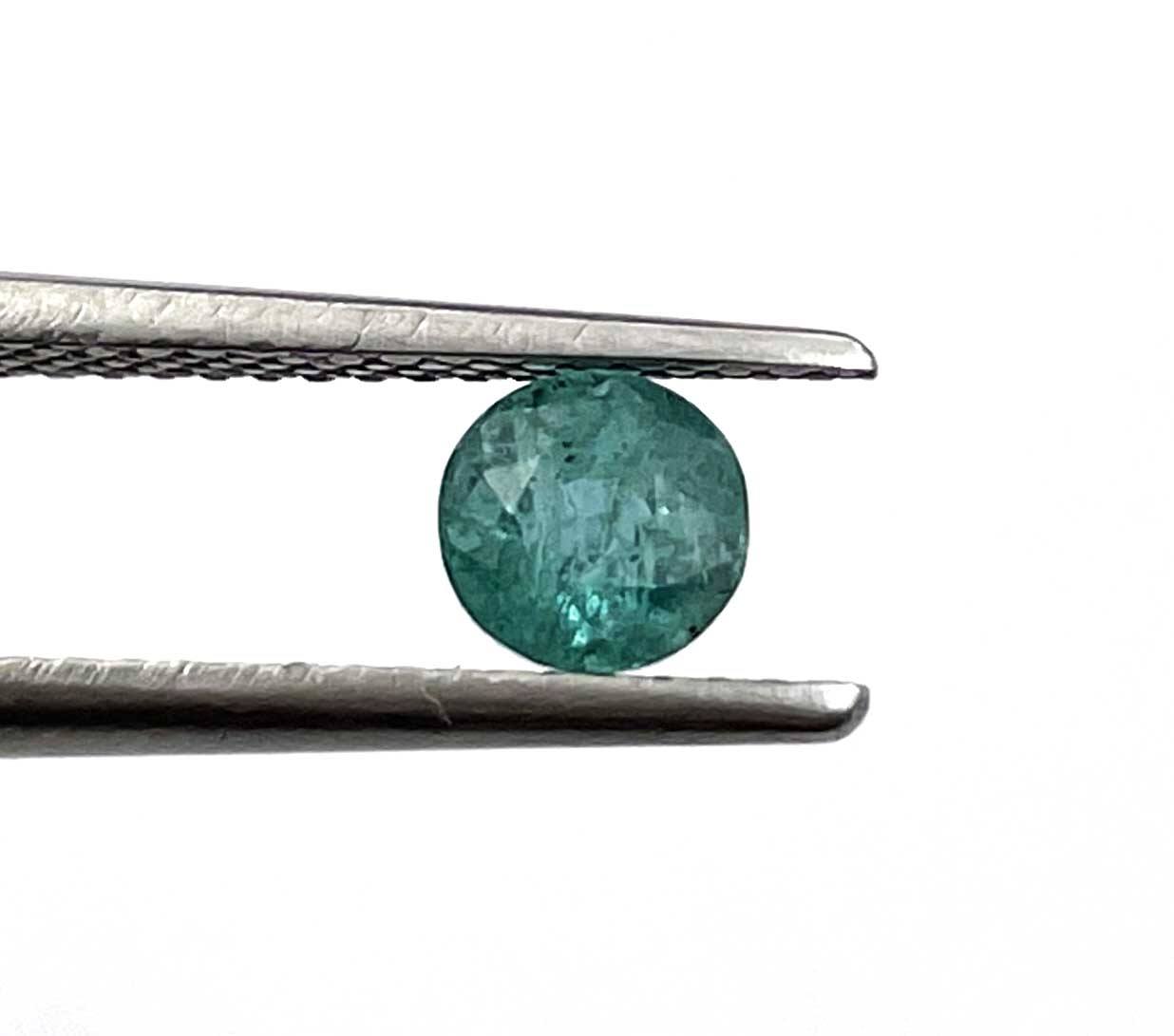 สีเขียวเข้ม