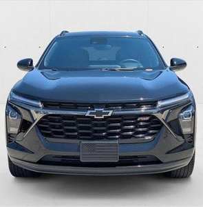 SUV Trax RS 2024 USADO con Asientos de Cuero Oscuros, Control de Crucero Adaptativo, Tracción Delantera, Listo para Conducir - Product Image 2