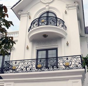 Conception de balustrade de balcon en fer forgé à la main fabriqué au Vietnam avec 100 pour cent de matériaux provenant de sources vietnamiennes - Product Image 4