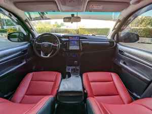 Camioneta Toyota Hilux GR V4 2.7L Diésel 2024 Usada, Totalmente Equipada y Lista para Enviar - Product Image 4