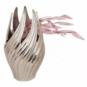 Hot Selling <b>Twig</b> Design Aluminum Vase Modern Tabletop <b>Decorative</b> Flower Vase Perfect <b>for</b> Home Office or Living Room <b>Decor</b> - Product Image 3