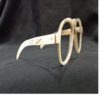 Montures de lunettes de luxe artisanales en corne de buffle naturelle – Lunettes durables sur mesure au design animal pliable pour visages en forme de losange