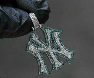 Charmes Hip Hop en Or 18 carats faits à la main avec diamants Moissanite taille brillant pour enfants, certifiés GRA, qualité supérieure, effet glacé, pour les fêtes - Product Image 2