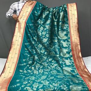 Sari VASTRA COTTAGE de Seda Paithani Pura y Suave con Diseño de Pallu Tejido, Patrones de Zari Dorado y Plateado, Elegante Ropa Étnica para Mujer - Product Image 5