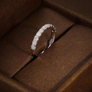 Anillo de Media Eternidad con Diamantes Cultivados en Laboratorio en Oro de 18k, Anillo Apilable de 2.90, Anillo de Bodas con Diamantes, Viene con Certificado IGI, Diamante VVS - Product Image 4