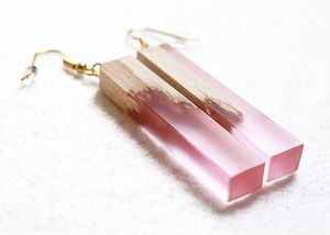 Boucles d'oreilles en forme de coeur en résine noire et blanche avec feuille d'or personnalisée Boucles d'oreilles pendantes en résine géométrique ronde carrée en bois - Product Image 6