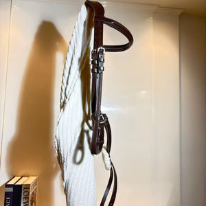 Brida de cuero Noseband de figura 8 elevada con costuras elegantes-Compre bridas de caballo en línea a los mejores precios - Product Image 1