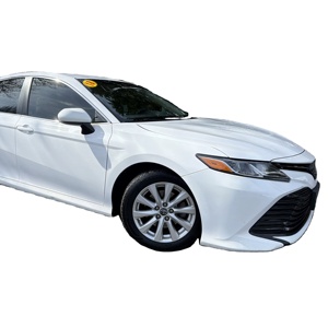 Toyota Camry LE 2018 d'occasion propre - Product Image 1