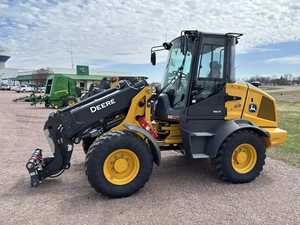 รถตักล้อยาง John Deere 326D ใหม่/มือสอง พร้อมเครื่องยนต์และ PLC คุณภาพสูง จัดส่งรวดเร็ว - Product Image 1