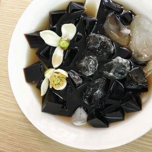 Hojas Secas de Hierba de Jalea Negra (Mesona Chinensis) 100% Puras, Especias y Hierbas Aromáticas de Vietnam, Empaque a Granel, Bolsa de 70 kg, VIET DELTA - Product Image 1