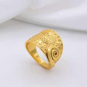 Vente en gros de bagues de mariage en laiton plaqué or 24 ct à la mode avec design de fleur simple pour hommes et femmes bijoux de mariage à la mode pour - Product Image 5