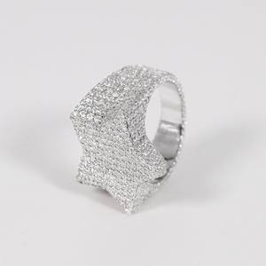 Anillo de Oro Blanco de 14 Quilates con Diamante Cultivado en Laboratorio en Forma de Estrella, Elaborado Meticulosamente, con Diamantes de Claridad VVS - Product Image 2