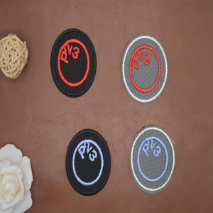 Etichette Tessute Personalizzate in Poliestere con Logo Aziendale per Abbigliamento, Cappelli, Borse e Scarpe - Product Image 1