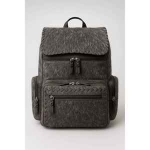 Mochila de Cuero Vacuno Cosida a Mano, Diseño Utilitario Elegante y Práctico - Product Image 3