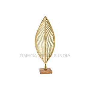 เครื่องประดับคริสต์มาสอะลูมิเนียมชุบทอง ฐานไม้ขนาดเล็ก ตกแต่งบนโต๊ะ ดีไซน์ใบไม้หล่อขึ้นรูป ของตกแต่งคริสต์มาส - Product Image 1