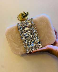 Bolso de mano personalizado con nombre, bolso de mano de resina con trabajo de piedra, Perla de imitación, chapado en oro, mariposa Vintage, bolso de mano con abalorio sólido - Product Image 5