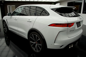 PRÊT À CONDUIRE - VÉHICULE D'OCCASION À VOLANT À GAUCHE |   Conduite à droite |   JAGUAR F-PACE SVR 2019 - Product Image 2