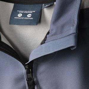 Veste Softshell pour homme légère à capuche avec logo sur le devant Imperméable Respirante Écologique Confortable pour l'hiver - Product Image 5