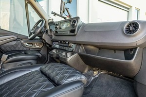 Mercedes-Benz Sprinter 3500XD 2023, Certificado, Limpio y Poco Usado, Midwest Automotive Design Luxe Cruiser, Tracción en las Cuatro Ruedas, Diésel, Volante a la Izquierda - Product Image 3