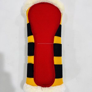 Équipement équin Botte en maille de cheval avec trois sangles Velcroo et doublure en fourrure douce à l'intérieur C'est un design très impressionnant - Product Image 1