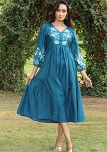 เดรสคอวี2025ดีที่สุดสำหรับผู้หญิงเดรสผ้าชีฟองแขนพองมีระบายยาวปานกลางผ่าเปิดเข้ารูปพิมพ์ลายดอกไม้สำหรับฤดูร้อน - Product Image 4