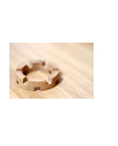 Rond de serviette en bois sculpté à la main pour la décoration de table à manger bohème avec un design ethnique traditionnel artisanal unique - Product Image 5