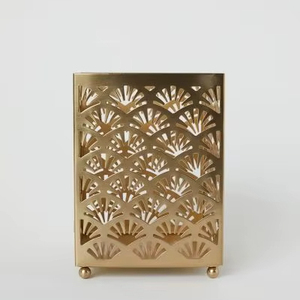 Portavelas votivo de metal de primera calidad con detalles artísticos diseñados para restaurantes, resorts y decoraciones de eventos profesionales - Product Image 1