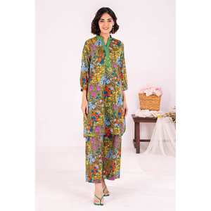 ชุดสูทผ้าลอนพิมพ์ลายสีเขียวสำหรับผู้หญิงแบบ 2 ชิ้น ไม่เย็บติดกัน พร้อมตกแต่งกระดุม - Product Image 6