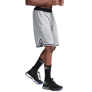 กางเกงขาสั้นเล่นกีฬาสำหรับผู้ชายกางเกงบาสเก็ตบอลสีพื้นแห้งเร็วระบายอากาศได้สำหรับใส่ไปยิมวิ่งเล่นยิมกลางแจ้งโลโก้ออกแบบได้ตามต้องการ - Product Image 1