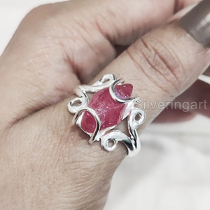 Anillo de Plata de Ley 925 con Piedra Natural de Rubí en Bruto para Mujer, Joyería Hippie con Anillo de Alambre, Piedra de Nacimiento de Julio - Product Image 4