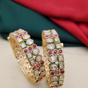 Elegante acabado dorado a la moda con aspecto de piedras Dos juegos de brazaletes Brazaletes abiertos con estilo para mujer para ropa de boda - Product Image 1