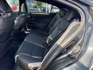 HIGH RUN 2023 LUX-UUS E-S 350 F SPORT SEDÁN DE MANEJO DEPORTIVO CON TRACCIÓN DELANTERA - Product Image 3