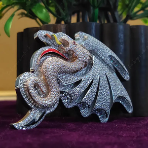 Pendentif Dragon Glacé Argenté avec Diamant Moissanite Design Dragon Ailes Aiguisées Collier Statement Hip Hop pour Hommes et Femmes - Product Image 3