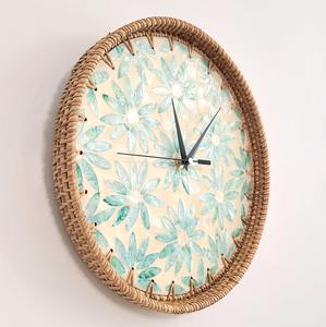 นาฬิกาแขวนผนังทำจากไม้หวายธรรมชาติประดับมุก - Product Image 1