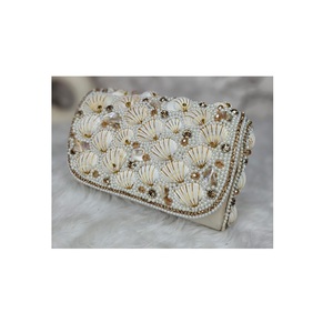 Très recherché pochette à rabat brodé, personnalisable en couleur et emballage, est maintenant disponible à l'achat. - Product Image 1