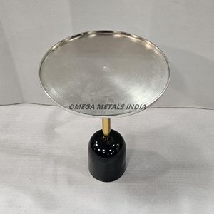 Table basse de luxe en forme de diamant avec cadre géométrique Design supérieur en bois pour salons élégants, bars et espaces modernes - Product Image 5