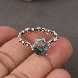 แหวนโมรามอสหกเหลี่ยมลายคลื่นสีเงินสเตอร์ลิงเครื่องประดับแบบตะวันตกทำด้วยมือสไตล์โบโฮแหวนพลอยสีเขียวทำมือสร้างแรงบันดาลใจจากธรรมชาติ - Product Image 4