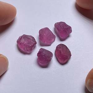 Gemas Sueltas de Granate Umbalita Grado AAA Calibradas en Tanzania, Incluyendo Formas Trillón, Marquesa, Cuadrada, Ovalada, Triangular, Cojín y Corazón - Product Image 4